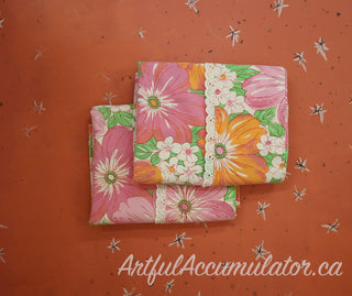 Frances - lot de 2 taies d'oreiller - illustration florale rose vif et orange avec bordure en dentelle