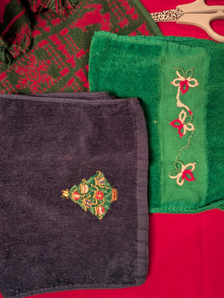 CHOICE: Hand Towels, Vintage, Christmas-Themed