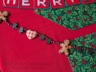 Garland 68 inches: Gingerbread, plaid hearts, wooden christmas trees, and plastic beads