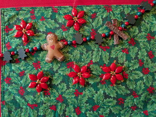 Garland 68 inches: Gingerbread, plaid hearts, wooden christmas trees, and plastic beads