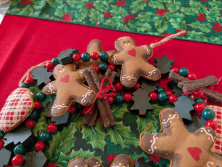 Garland 68 inches: Gingerbread, plaid hearts, wooden christmas trees, and plastic beads