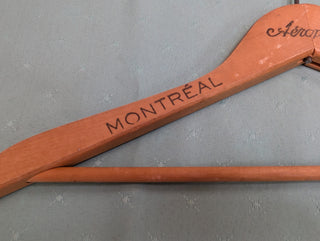Montréal Hilton Aéroport, cintre en bois, Montréal Québec Canada YUL